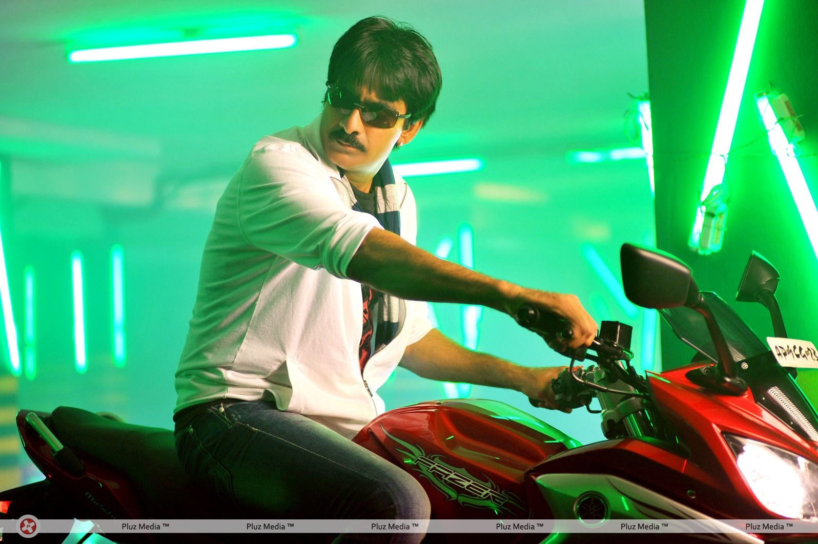 Ravi Teja - Ravi Teja in Nippu Movie Stills | Picture 131075